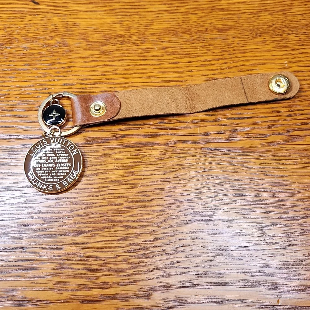 FASHION Brown Key Fob with Logo Charms